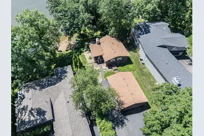 407 Holiday Drive, Lake Holiday, IL 60552 - Photo 9