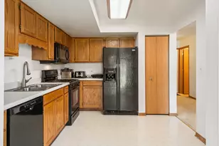 18 Forest Wood Ln, Park Forest, IL 60466 - Photo 7