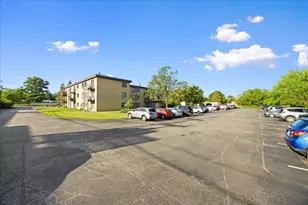 725 W Dempster St, Des Plaines, IL 60016 - Photo 25