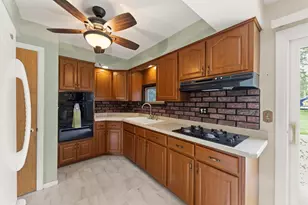 3S582 Behrs Circle Dr, Warrenville, IL 60555 - Photo 9