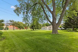 3S582 Behrs Circle Dr, Warrenville, IL 60555 - Photo 21