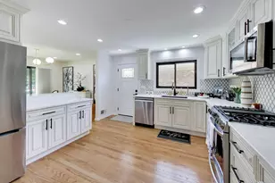 8864 E Prairie Rd, Skokie, IL 60076 - Photo 17