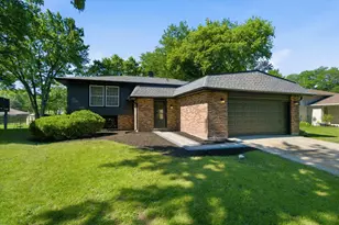 34 Berkshire Dr, Wheeling, IL 60090 - Photo 1