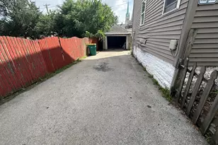 426 N Hickory St, Joliet, IL 60435 - Photo 21