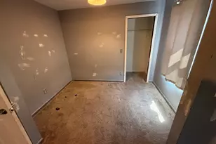 426 N Hickory St, Joliet, IL 60435 - Photo 9