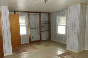 233 Buena Vista St, Paris, IL 61944 - Photo 9