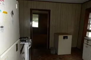 233 Buena Vista St, Paris, IL 61944 - Photo 5