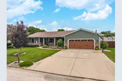 708 N Cherokee Lane, Pontiac, IL 61764 - Photo 1