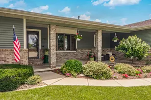 708 N Cherokee Ln, Pontiac, IL 61764 - Photo 3
