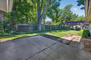 3735 Highcrest Rd, Rockford, IL 61107 - Photo 29
