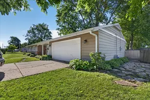 3735 Highcrest Rd, Rockford, IL 61107 - Photo 3