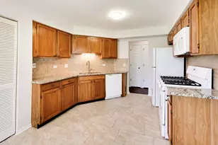 40 Willow Pkwy, Buffalo Grove, IL 60089 - Photo 11