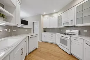 3042 Lexington Ln, Glenview, IL 60026 - Photo 11