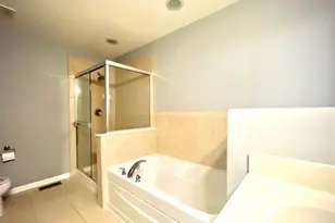 546 Grosvenor Ln, Aurora, IL 60504 - Photo 9
