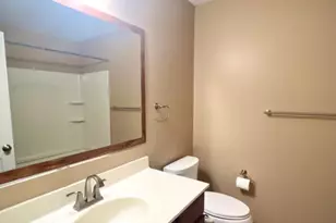 546 Grosvenor Ln, Aurora, IL 60504 - Photo 13