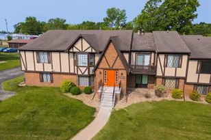 2003 Tracy Dr, Bloomington, IL 61704 - Photo 3