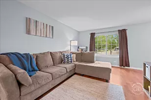 599 Ryegrass Cir, Aurora, IL 60504 - Photo 5