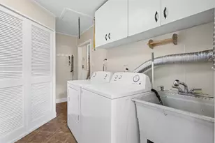430 Navajo St, Park Forest, IL 60466 - Photo 5