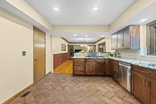 16 Old Barn Rd, Hawthorn Woods, IL 60047 - Photo 13