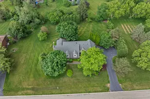 16 Old Barn Rd, Hawthorn Woods, IL 60047 - Photo 3