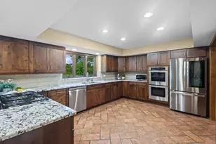 16 Old Barn Rd, Hawthorn Woods, IL 60047 - Photo 11