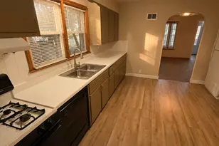 320 De Soto St, Ottawa, IL 61350 - Photo 5