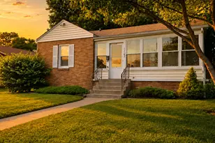 320 De Soto St, Ottawa, IL 61350 - Photo 1