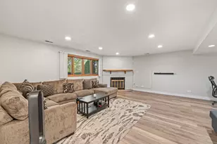 16036 Pine Dr, Tinley Park, IL 60477 - Photo 9