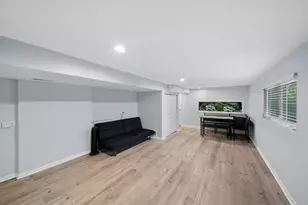 17W320 Scheel Dr, Willowbrook, IL 60527 - Photo 17