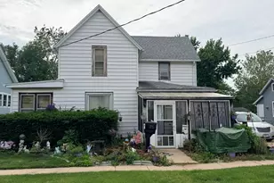 4 S Mulberry Ave, Mount Morris, IL 61054 - Photo 1