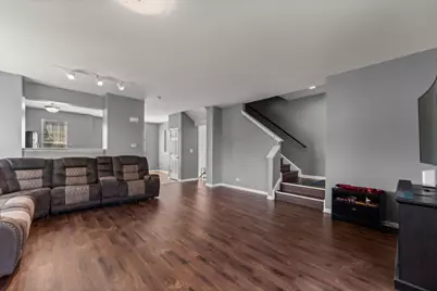 337 N Commerce Street, Aurora, IL 60504 - Photo 5