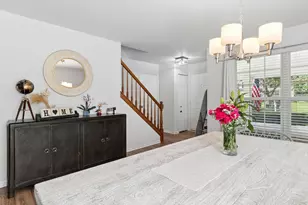 840 Violet Cir, Naperville, IL 60540 - Photo 3