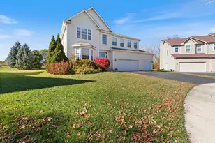9 Lake Plumleigh Ct, Algonquin, IL 60102 - Photo 1