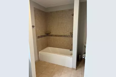 385 Sandhurst Circle #4, Glen Ellyn, IL 60137 - Photo 11