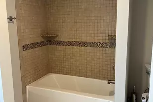 385 Sandhurst Cir, Glen Ellyn, IL 60137 - Photo 11