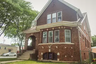 10224 S Princeton Ave, Chicago, IL 60628 - Photo 3