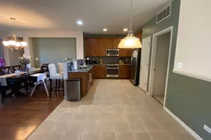 1390 Scarboro Rd, Schaumburg, IL 60193 - Photo 13