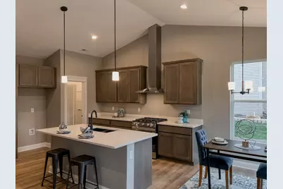 162 S Llanos Street, Cortland, IL 60112 - Photo 3
