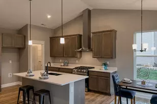 162 S Llanos St, Cortland, IL 60112 - Photo 3