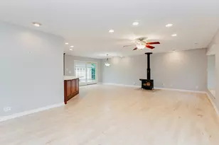 525 Briarcliff Ln, Hoffman Estates, IL 60169 - Photo 5