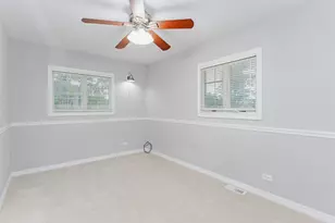525 Briarcliff Ln, Hoffman Estates, IL 60169 - Photo 11