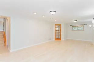525 Briarcliff Ln, Hoffman Estates, IL 60169 - Photo 21