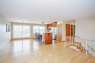 1920 Crescent Ln, Hoffman Estates, IL 60169 - Photo 5