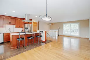 1920 Crescent Ln, Hoffman Estates, IL 60169 - Photo 9