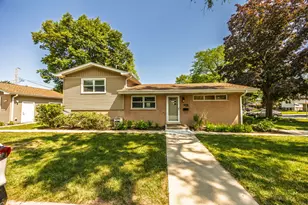 106 W Cedar St, Arlington Heights, IL 60005 - Photo 1
