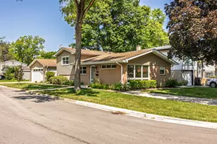 106 W Cedar St, Arlington Heights, IL 60005 - Photo 3