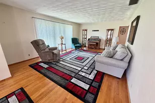 1402 Jonquil St, Centralia, IL 62801 - Photo 3