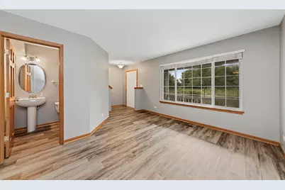 690 Lincoln Station Drive, Oswego, IL 60543 - Photo 7