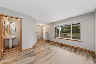 690 Lincoln Station Dr, Oswego, IL 60543 - Photo 7