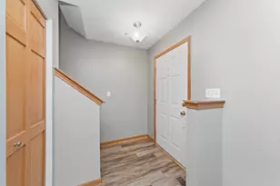690 Lincoln Station Dr, Oswego, IL 60543 - Photo 13